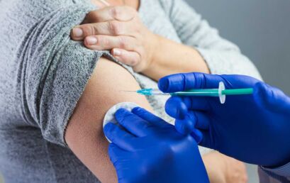 Unidade Escola de Enfermagem recebeu vacinas bivalentes para Covid-19