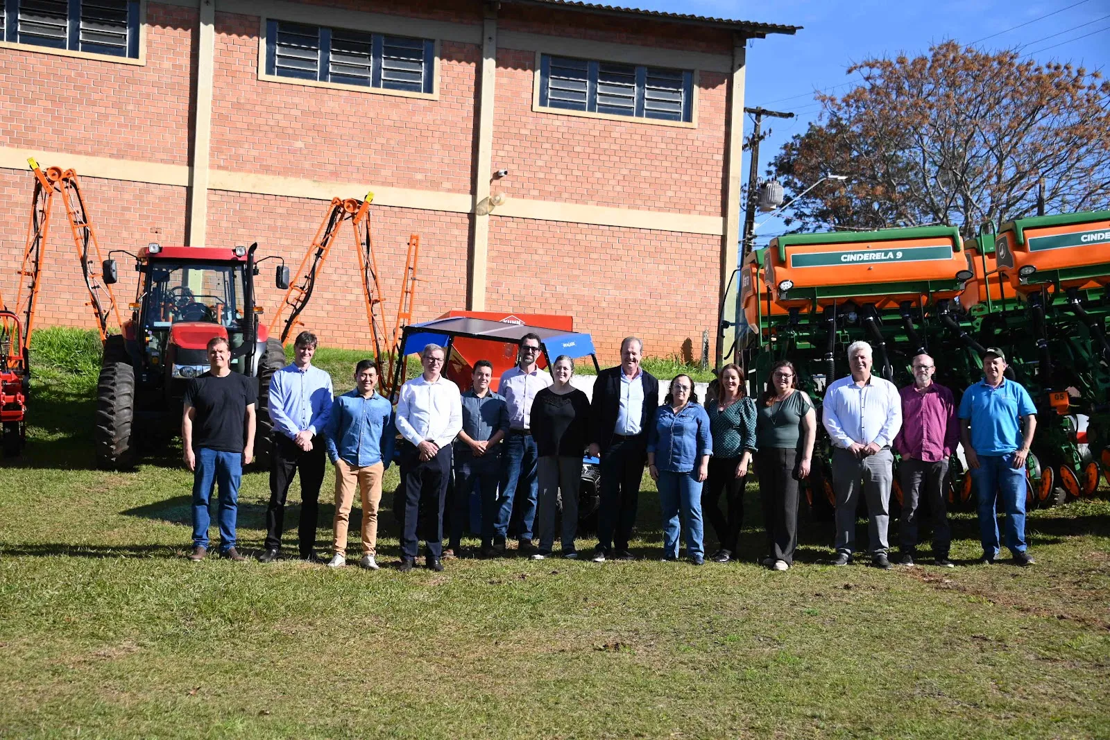 Seti e Reitoria entregam equipamentos agrícolas de ponta para cursos de agrárias e tecnologia do Cedeteg