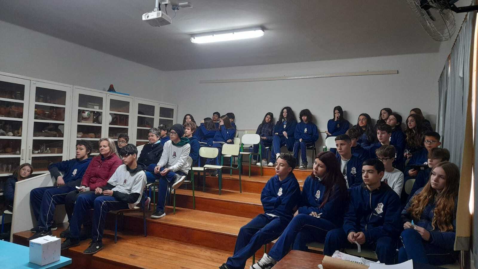 Socialização de pesquisas na Escola Estadual Nossa Senhora das Graças