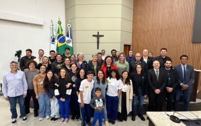 Na Câmara de Vereadores, professora destaca protagonismo juvenil e a importância da educação diante da emergência climática