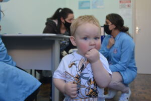 Davi recebe atendimento na Clínica Escola de Fonoaudiologia há 1 ano e 3 meses (Foto: Coorc)