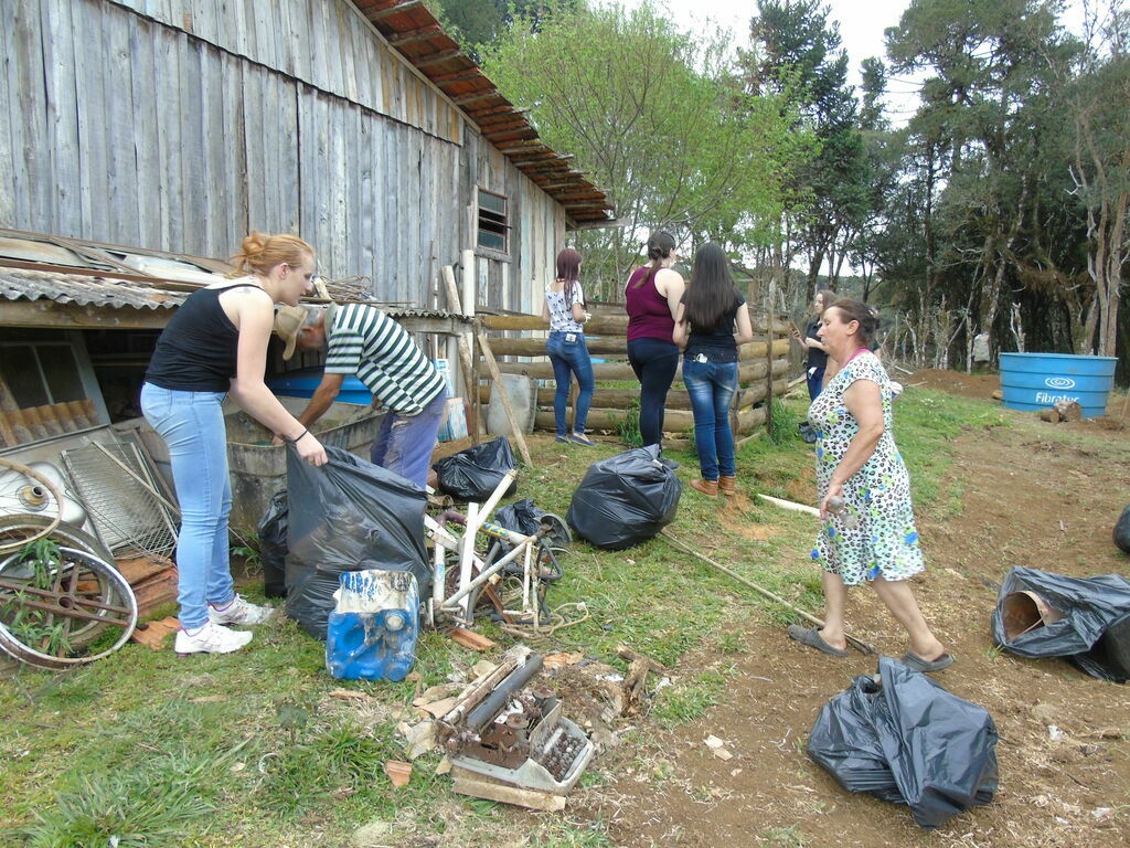 Projeto do USF realiza coleta de lixo em propriedades do interior de Guarapuava