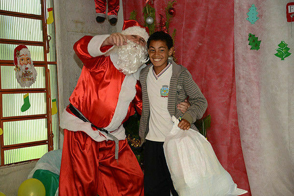 Crianças da Escola do Campo Domingos de Moraes são beneficiadas pela Ação de Natal 2016