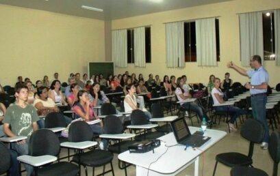Unicentro abre 100 vagas para curso pré-vestibular