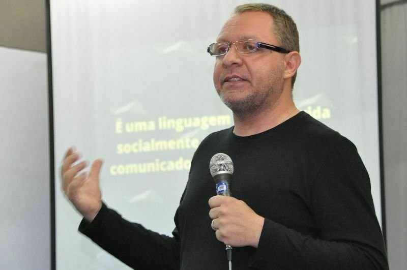 Unicentro recebe professor de universidade colombiana