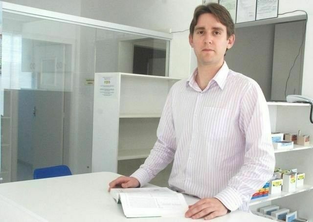 Professor da Unicentro auxilia em tradução de livro da área de Farmácia