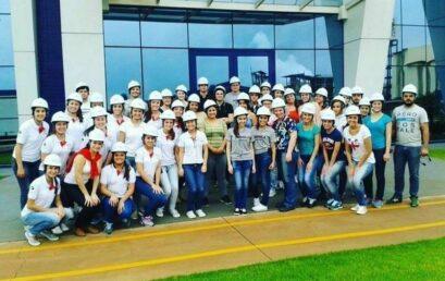 Acadêmicos de Química e Engenharia de Alimentos visitam a cooperativa Coamo
