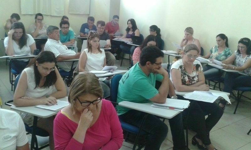 Docentes da Unicentro iniciam cursos aos professores PDE