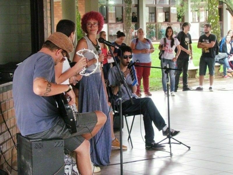 Terçarau: música, dança e poesia no horário de almoço do campus Cedeteg