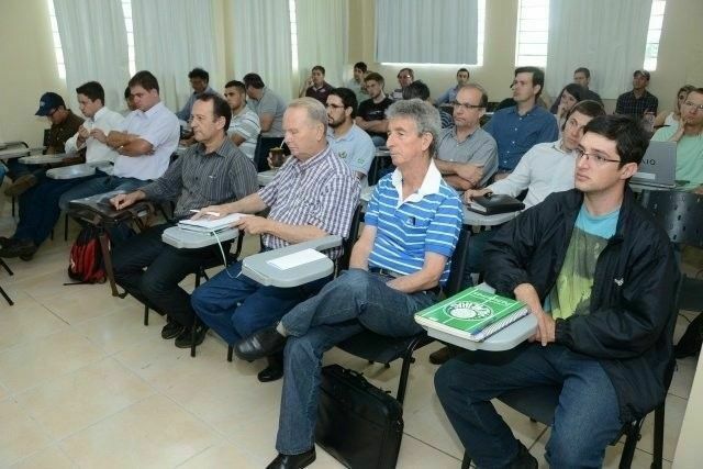 Campus Cedeteg sedia Reunião de Desenvolvimento de Novas Cultivares de Batata