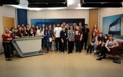 Estudantes de Comunicação Social visitam veículos de comunicação em Curitiba