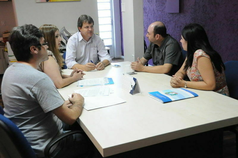 Unicentro e Prefeitura de Pinhão firmam convênio para capacitação de servidores
