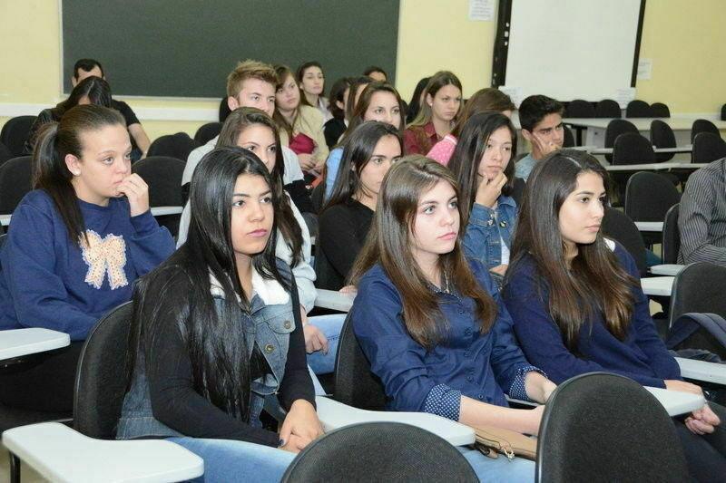 Curso pré-vestibular da Unicentro retoma atividades Curso pré-vestibular da Unicentro retoma atividades