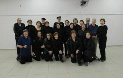 Alunos da Unati usam preto em sinal de luto pela universidade