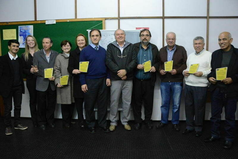 Departamento de Administração presta homenagem a egressos da primeira turma