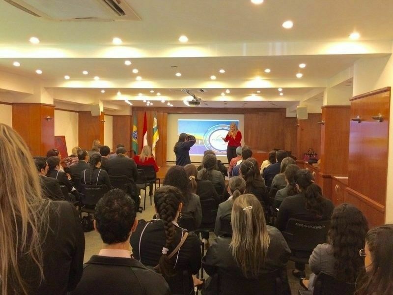 Núcleo de Educação a Distância ministra oficinas em universidade no Paraguai
