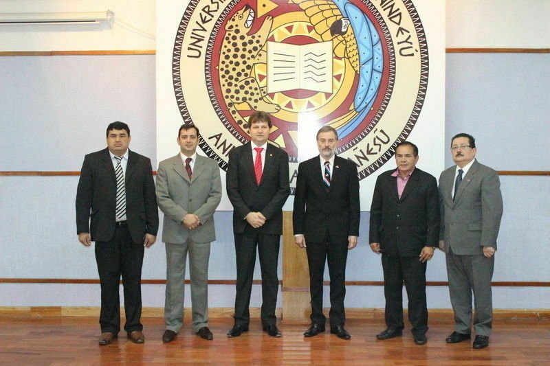 Unicentro assina termo de cooperação com a Universidad Nacional de Canindeyú