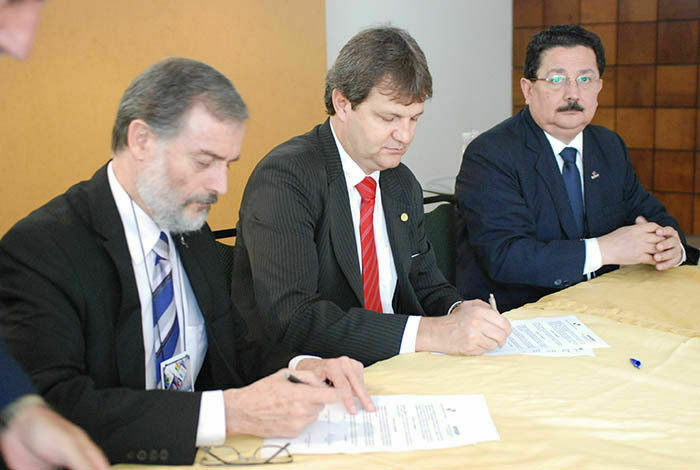 Apiesp e AUPP assinam acordo de cooperação técnico-científica durante Plenária de reitores da Zicosur