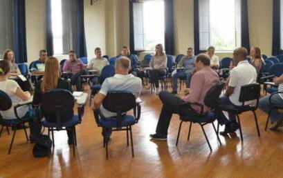 Descentralização de recursos beneficia departamentos pedagógicos