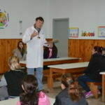 Farmácia Escola da Unicentro faz exames parasitológicos, de graça, em crianças de Guarapuava