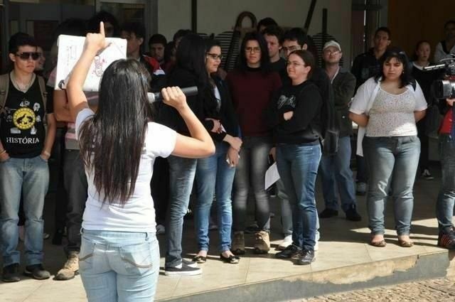 Estudantes realizam manifestação na Unicentro