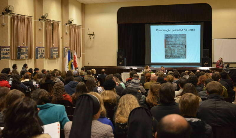 Encaminhamento de estudos eslavos é discutido em simpósio internacional, na Unicentro