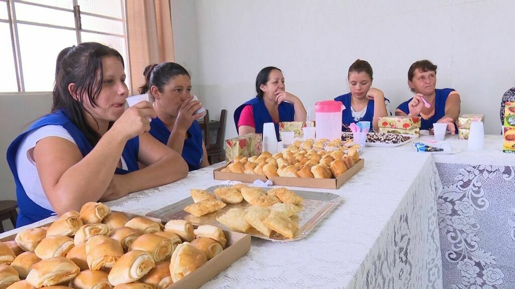 Café comemora a Páscoa para funcionários da manutenção e limpeza do campus Santa Cruz