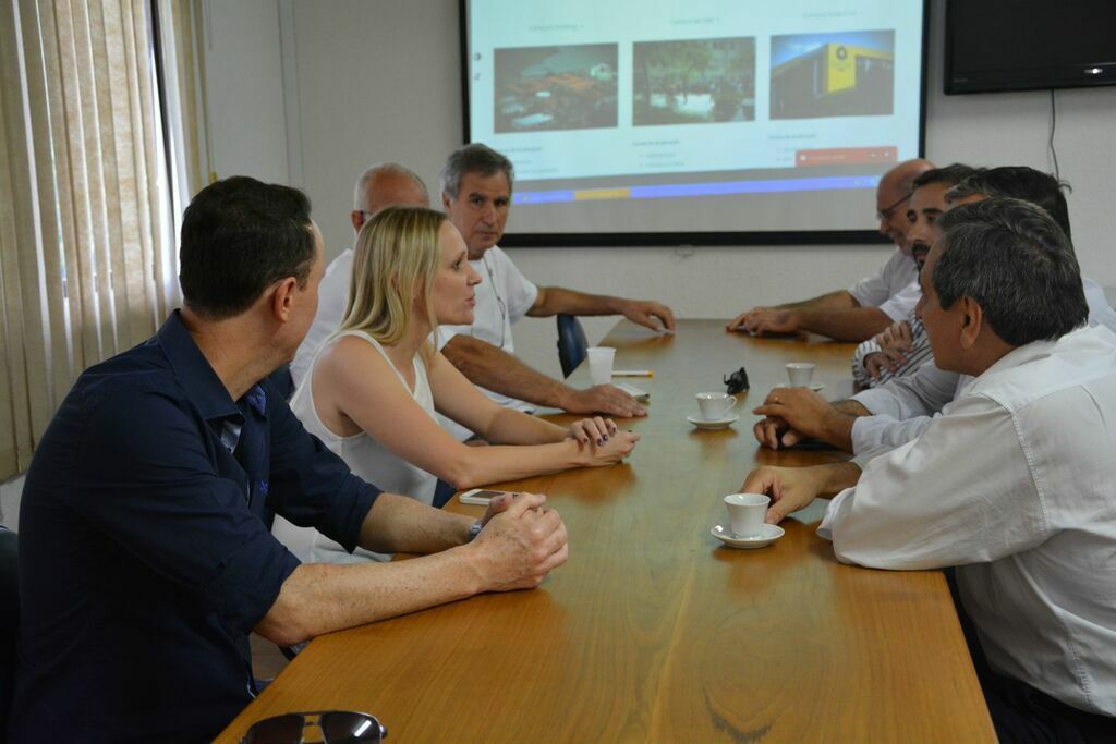 Representantes da Universidad Nacional del Alto Uruguay, da Argentina, fazem visita técnica a Unicentro
