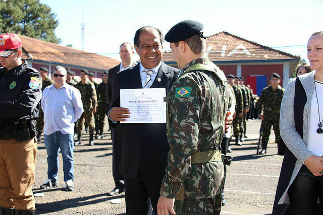 Professores da Unicentro têm trabalho reconhecido pelo Exército de Guarapuava