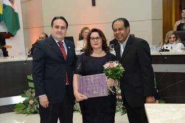 Professora da Unicentro recebe diploma “Mulher Cidadã”
