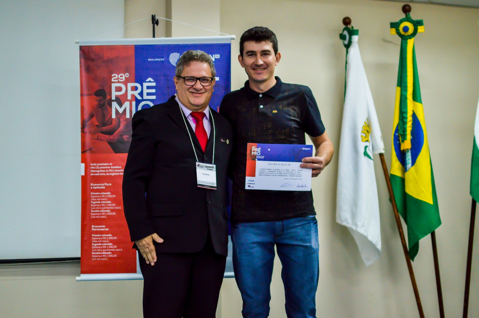 Egresso da Unicentro entre os vencedores do Prêmio Paraná de Economia