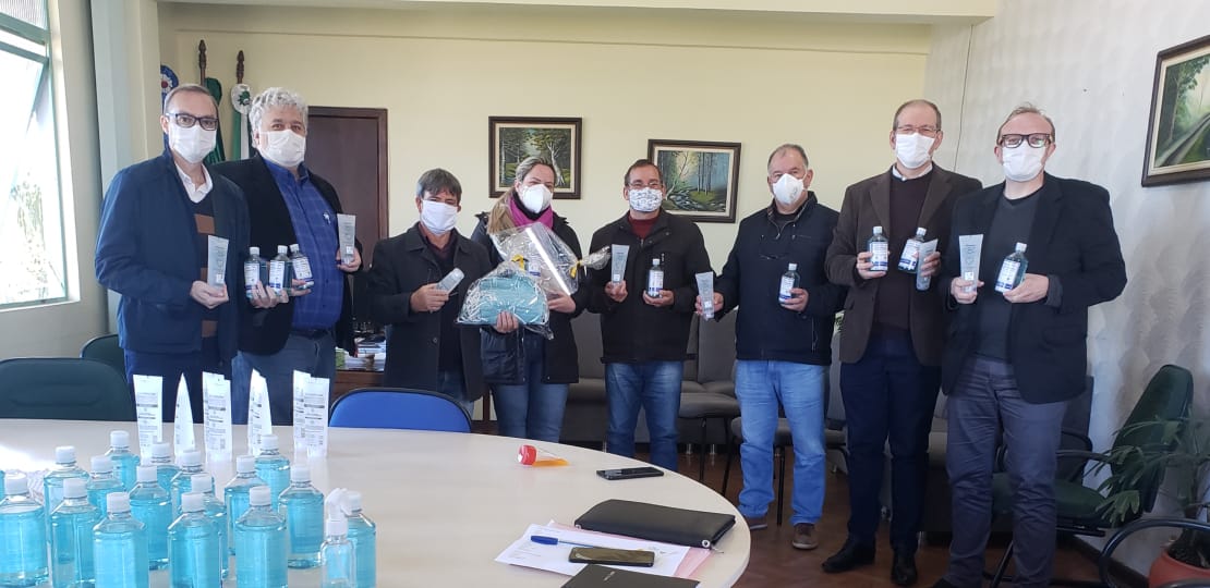Prefeitura de Pinhão recebe da Unicentro materiais de apoio ao combate ao covid-19