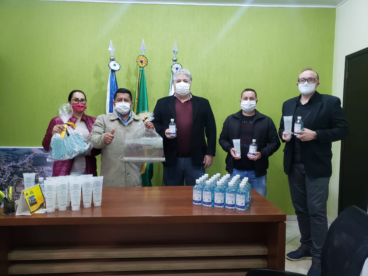 Unicentro doa álcool 70% e EPIs para mais dois municípios da região