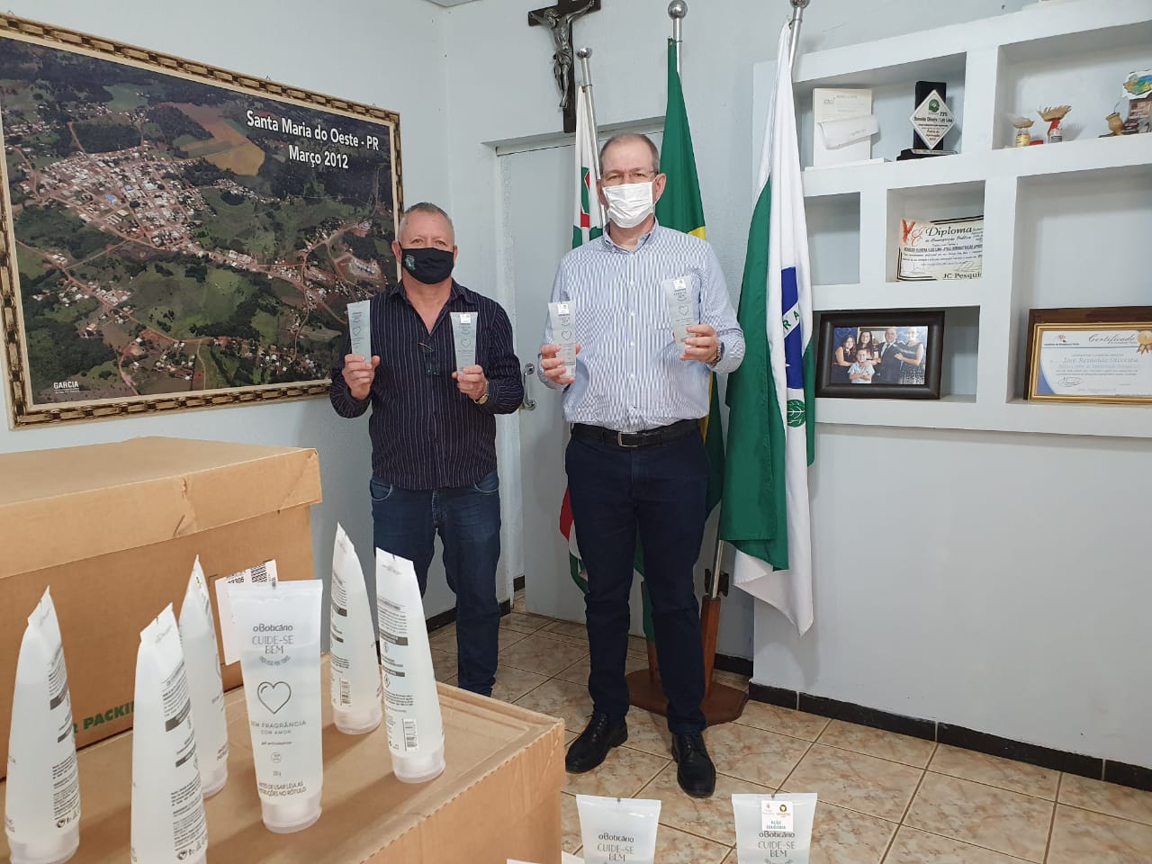 Unicentro repassa álcool-gel para municípios da região