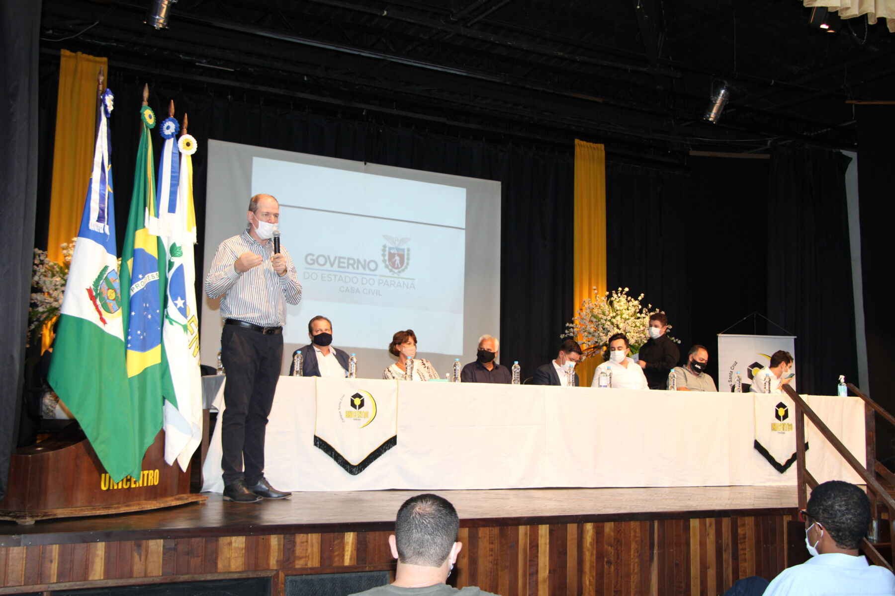 Governo do estado discute retomada econômica do Paraná em reunião na Unicentro