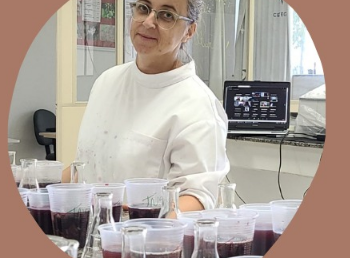 Acadêmica portuguesa encerra intercâmbio na Unicentro com palestra sobre viticultura