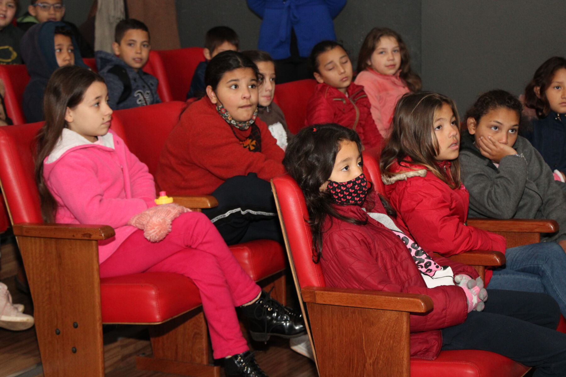 Projeto Florescer realiza primeira sessão de cinema de 2022 com as crianças da Escola Municipal Hildegard Burjan