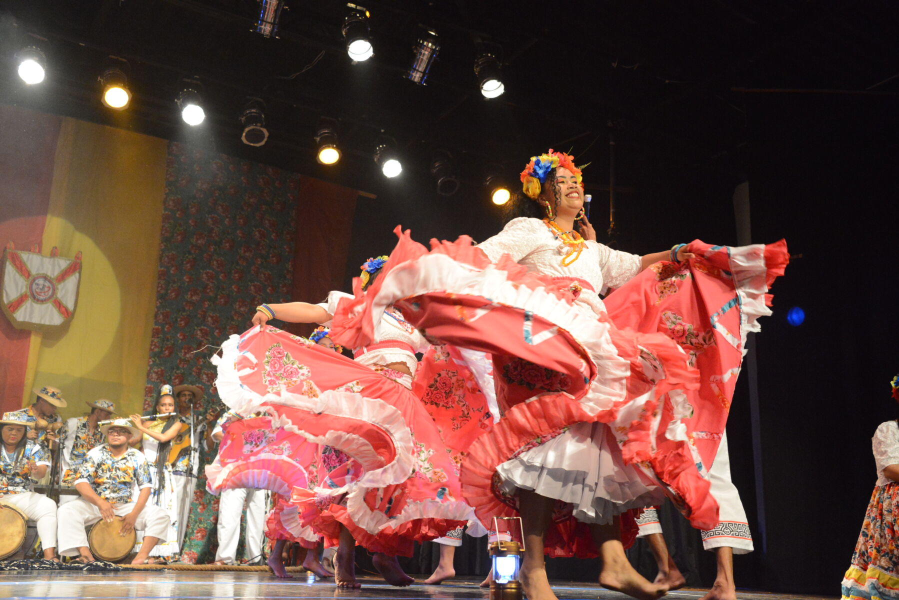 Grupo Frutos do Pará empolgou o público na abertura do Festival de Arte Folclórica 2022