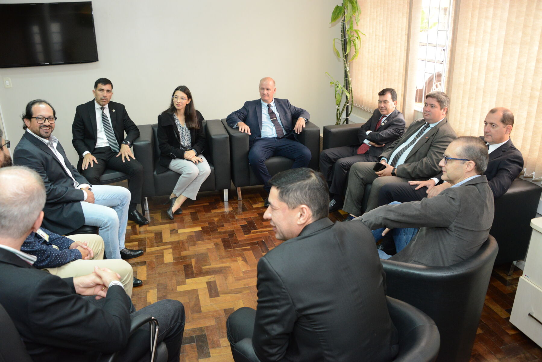 Unicentro recebe comitiva da Universidad Nacional de Concepción, do Paraguai