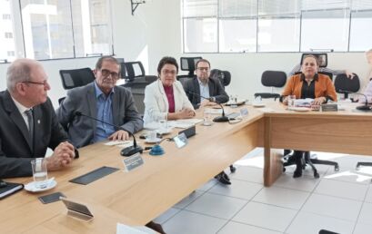 Reitor da Unicentro apresenta universidade aos membros do Conselho Estadual de Educação
