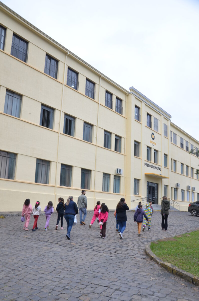 Crianças da Escola Municipal João Batista Anciutti visitam Câmpus Irati da Unicentro