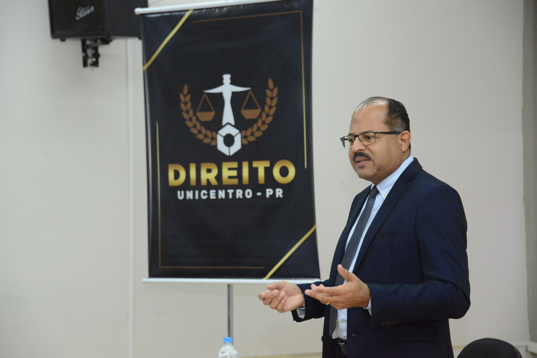 Departamento de Direito da Unicentro realiza palestra em comemoração ao Dia do Advogado