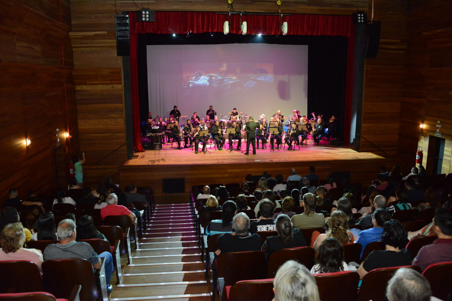 Abertura da 2ª Primavera Musical é marcada por apresentação musical da Orquestra Filarmônica Lobo Guará Unicentro
