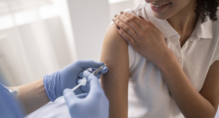 Unicentro oferece vacina contra a influenza para profissionais e estudantes da saúde