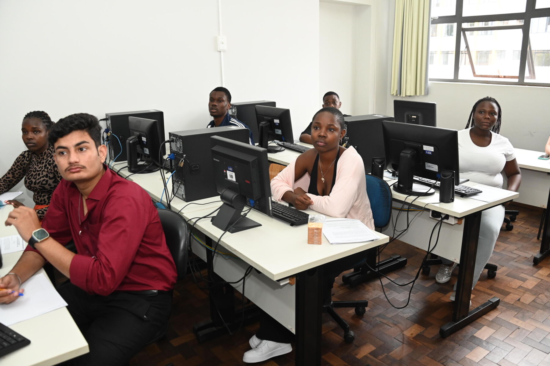 Unicentro dá início às aulas de português para estrangeiros do Programa PEC-G