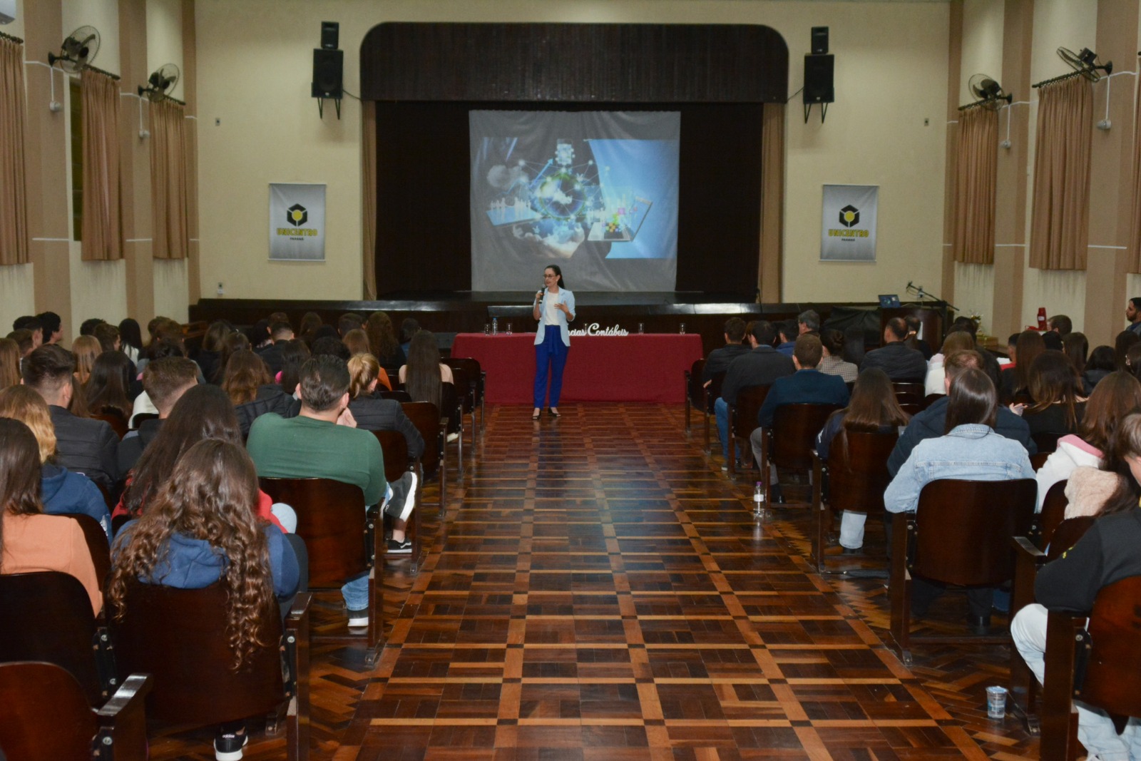 Departamento de Ciências Contábeis promove aula inaugural no Câmpus de Irati