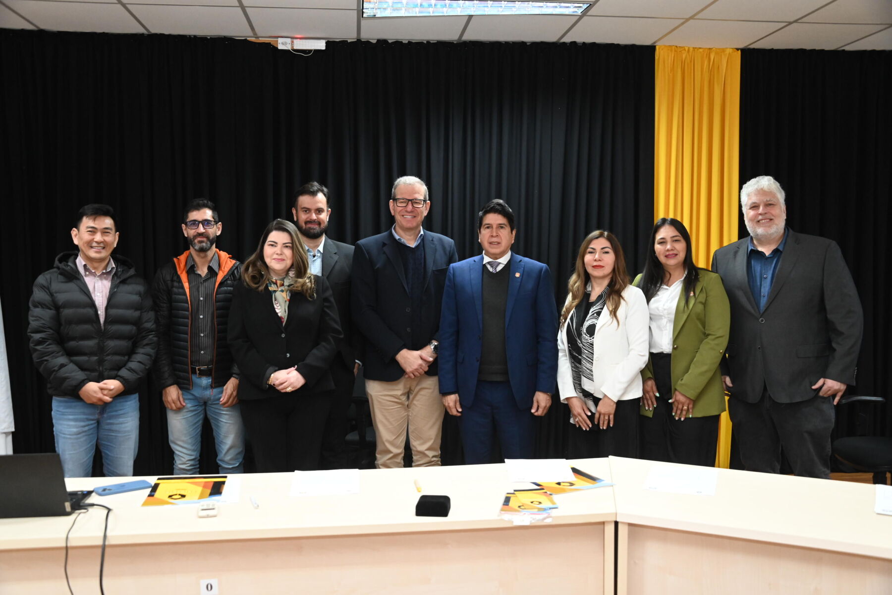 Unicentro recebe comitiva da Universidad Nacional de Itapúa, do Paraguai