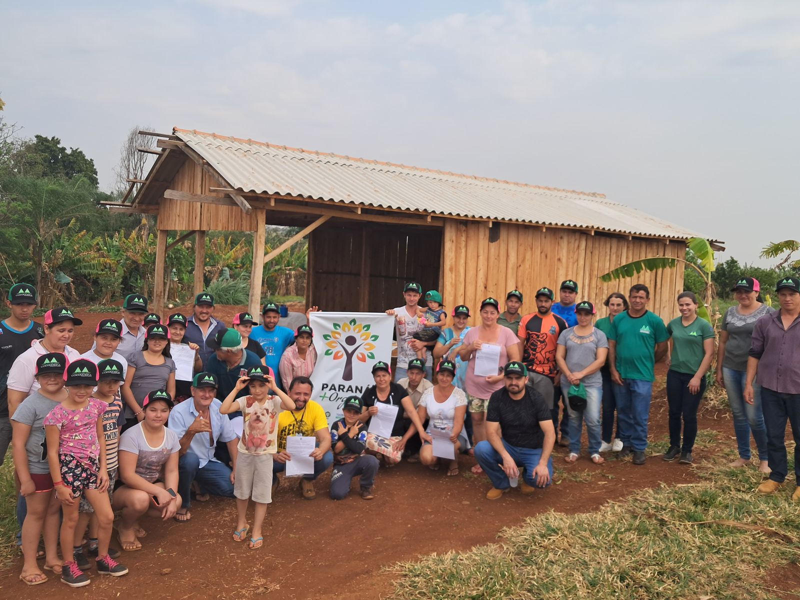 Agricultores familiares recebem declarações de produção orgânica assessorados pelo Paraná Mais Orgânico