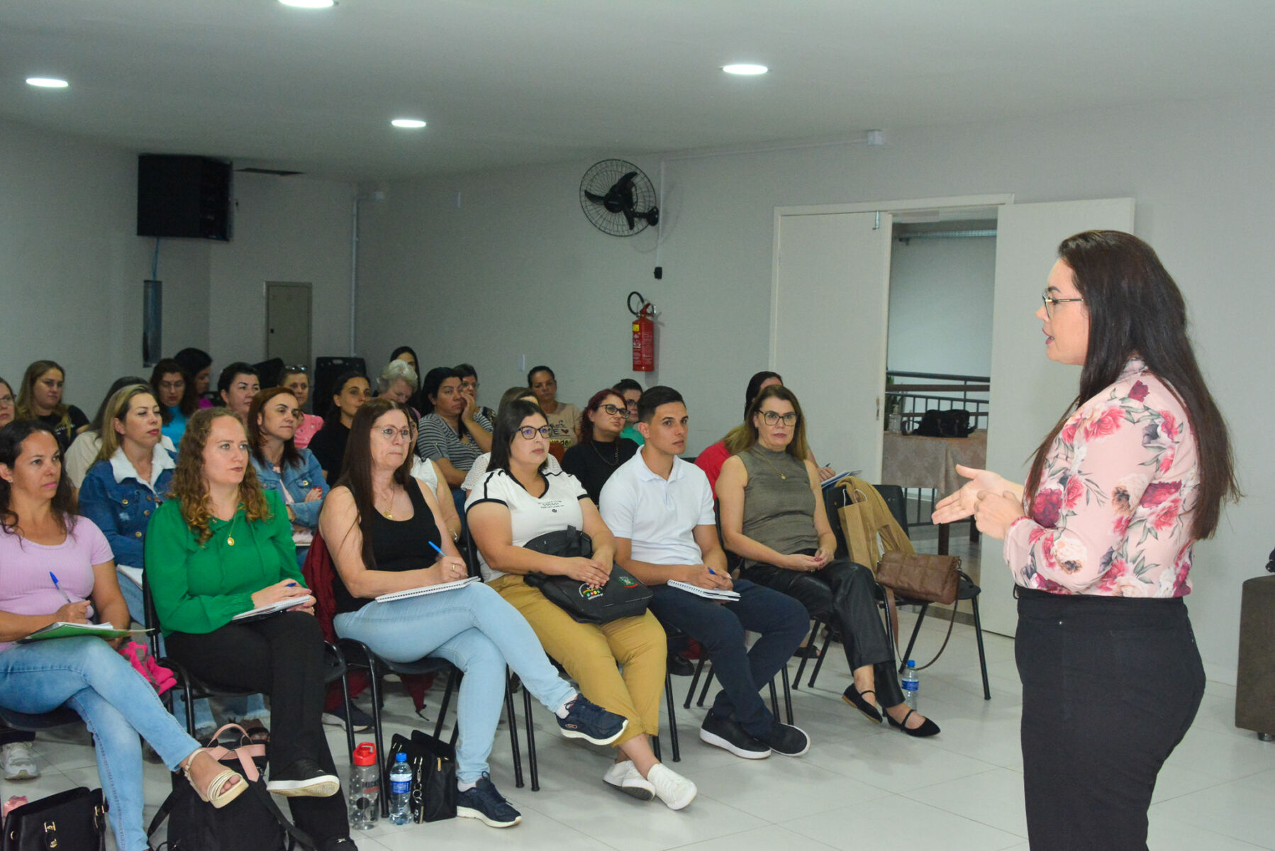 Unicentro capacita professoras da rede municipal de ensino de Irati sobre gestão escolar