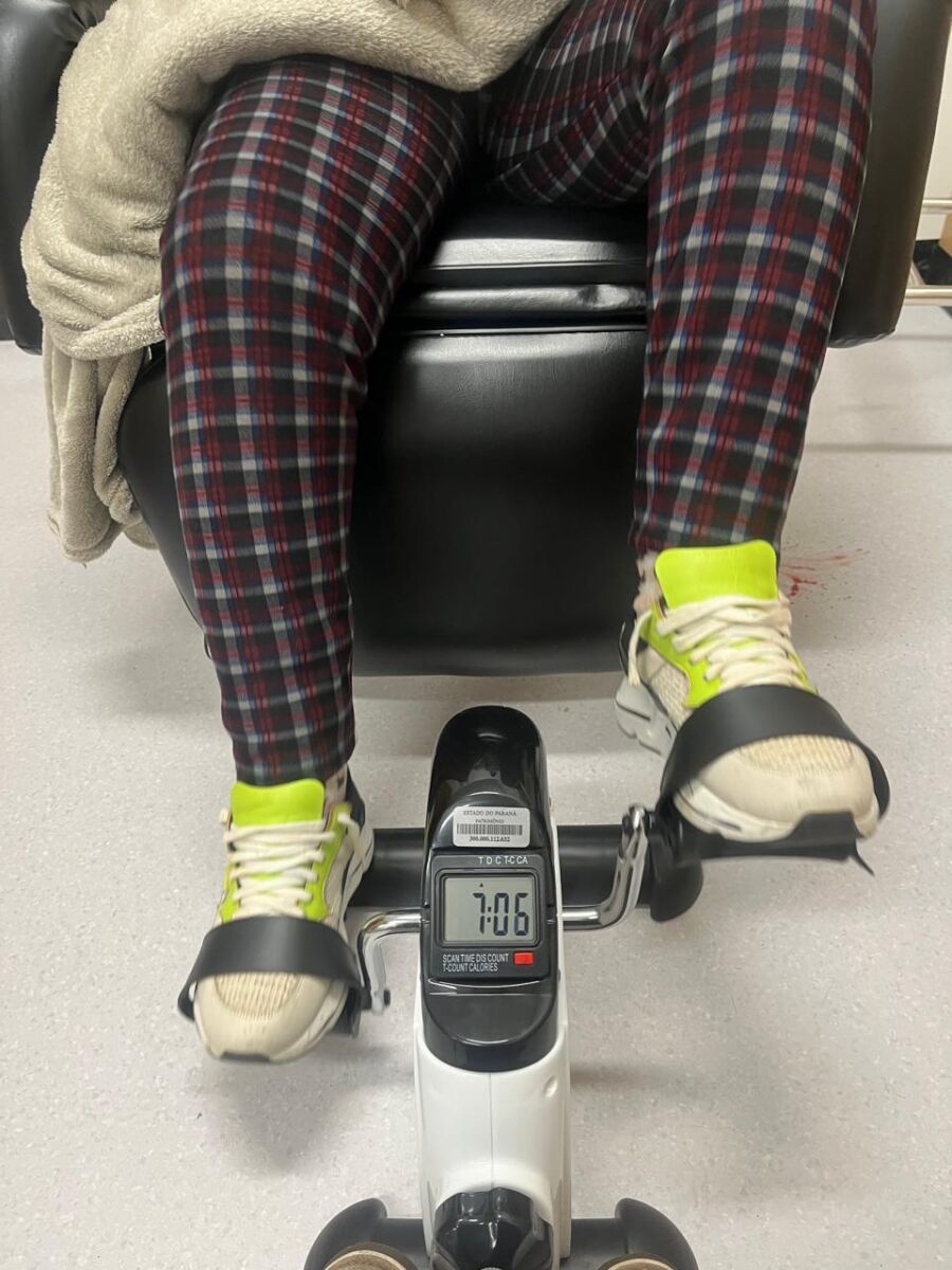 O estudo tem como objetivo investigar o impacto do exercício físico durante a infusão de quimioterapia.
